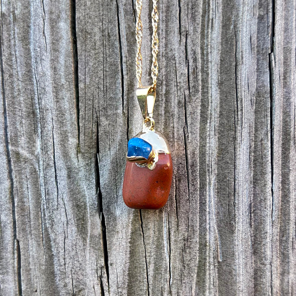 Red Jasper Pebble with Blue Agate Accent Gold Pendant Necklace GN-022-F