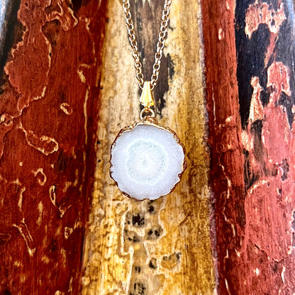 White Agate Druzy Slice Gold-Plated Pendant Necklace GN-023-F-3