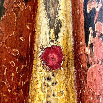 Red Agate Druzy Slice Gold-Plated Pendant Necklace GN-023-H-1