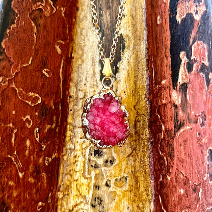 Red Agate Druzy Slice Gold-Plated Pendant Necklace GN-023-H-4