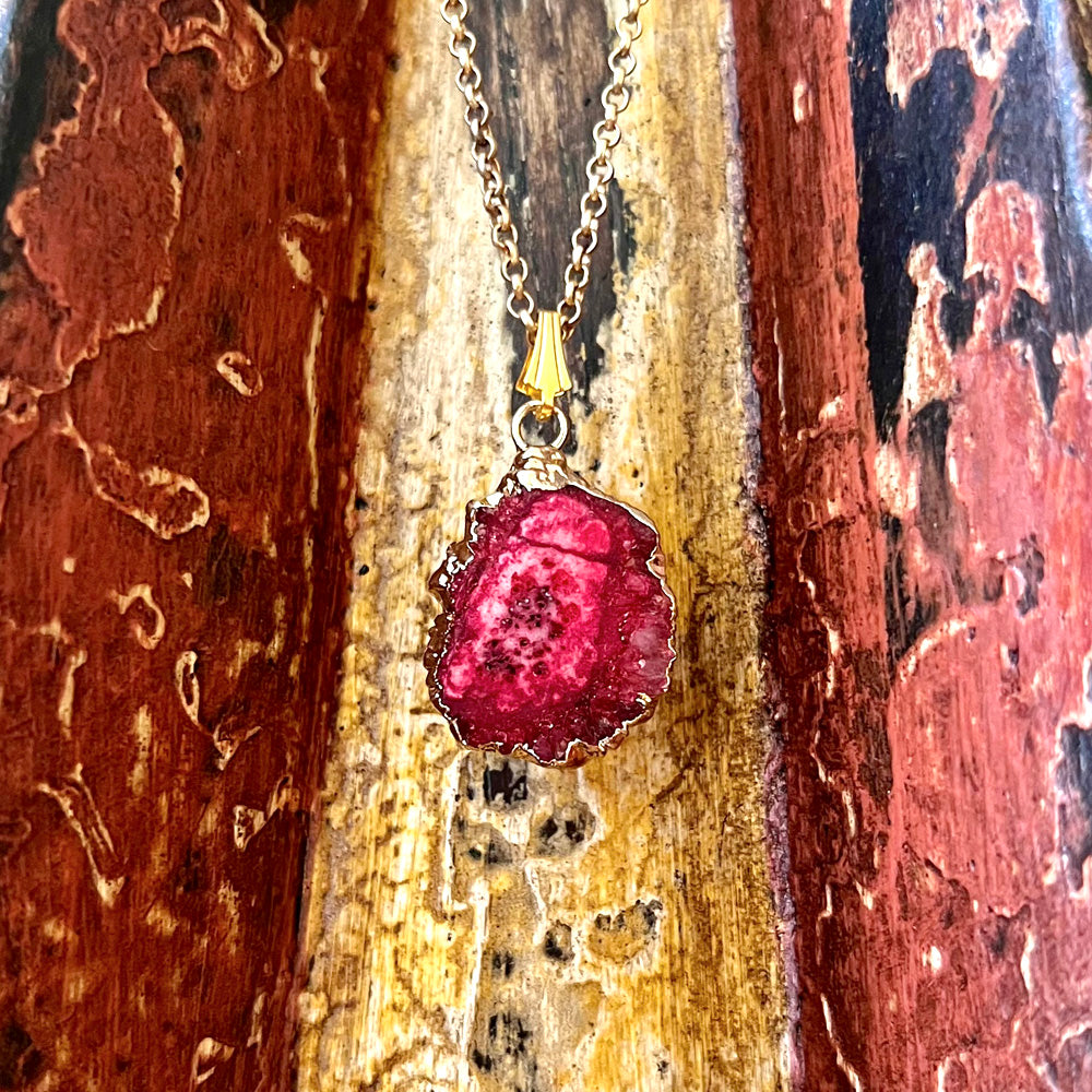 Red Agate Druzy Slice Gold-Plated Pendant Necklace GN-023-H-4
