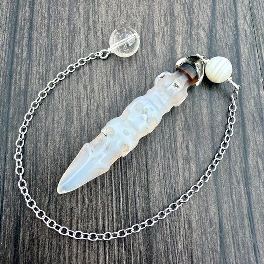 Light Tibetan Agate, Onyx and Clear Quartz Skull Totem Pendulum GP-261