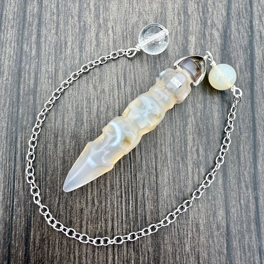 Light Tibetan Agate, Onyx and Clear Quartz Skull Totem Pendulum GP-263